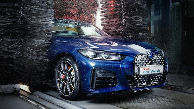 Moder BMW v avtopralnici