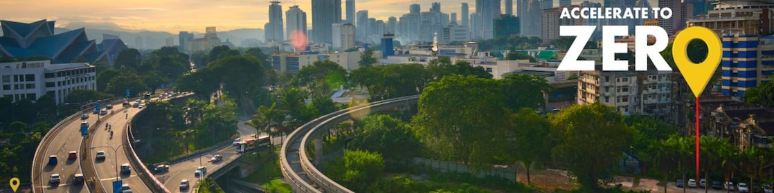 mesto v katero vodita dve cesti, v ozadju moderni nebotičniki in napis Accelerate zero