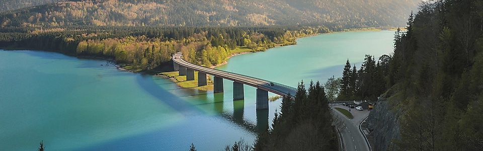 most nad jezerom