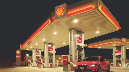 Avto na postaji Shell