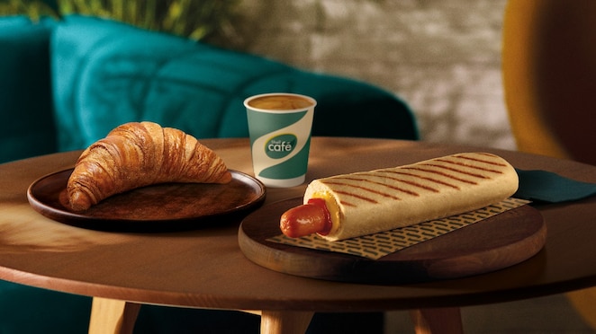 Shell Cafe masleni rogljiček, espresso in hot dog