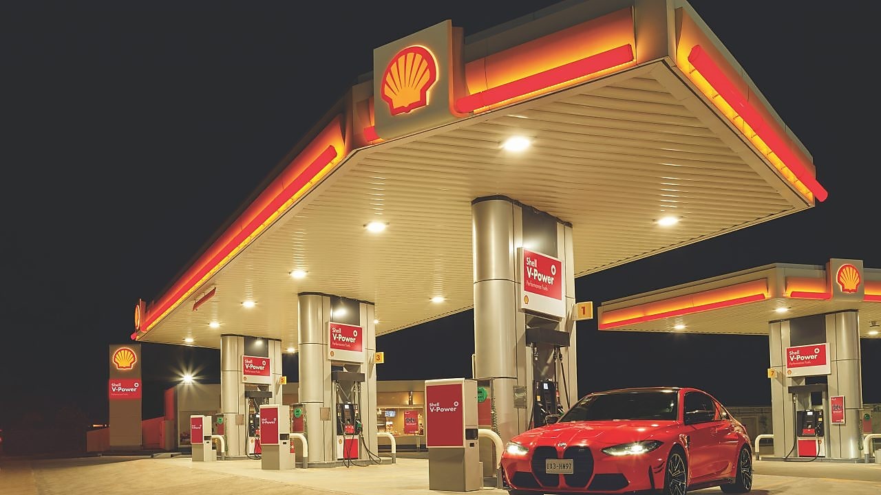 Avto na postaji Shell